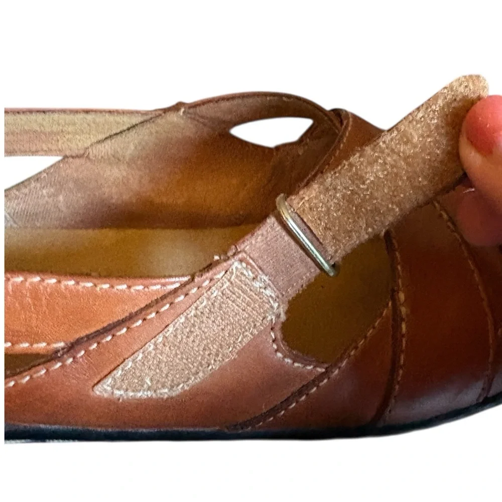 Clarks Bendables Tan Leather Flats criss-cross Mary Jane flats. Size 8.5. EUC!